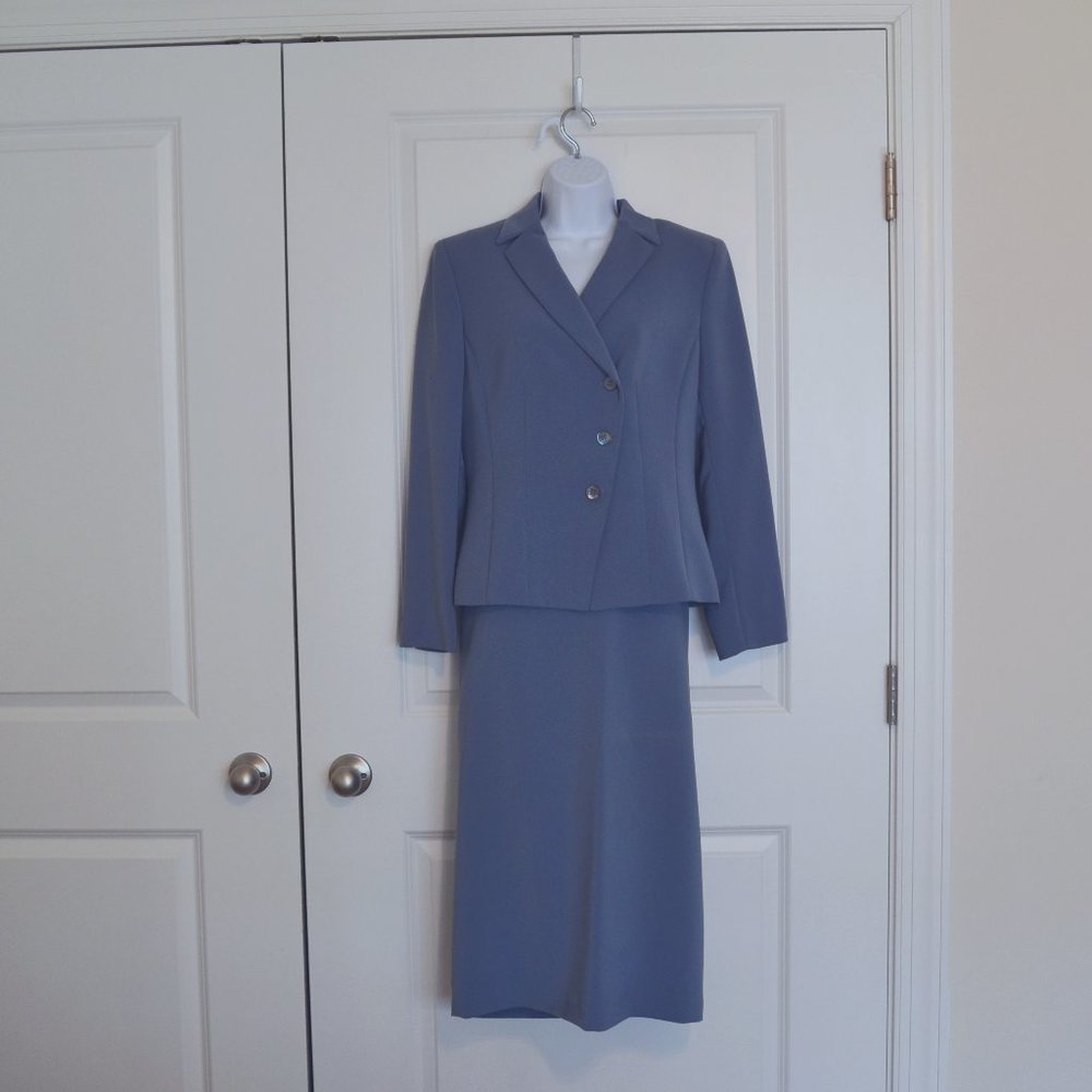 Le Suit 2 Piece Suit, Light Blue, Size 8